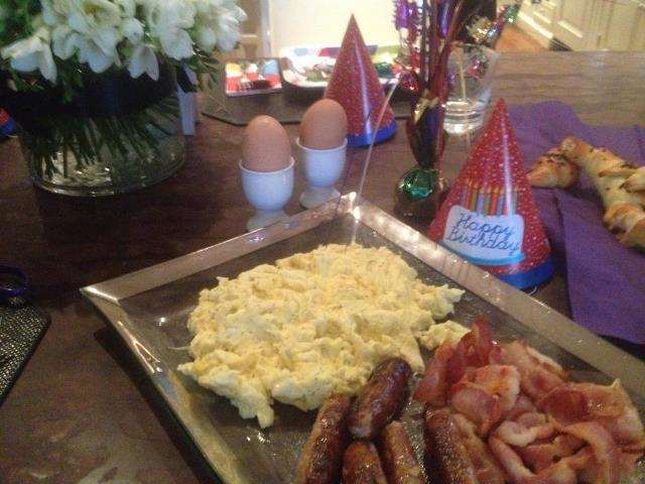 David Beckham pokazał stos prezentów urodzinowych David Beckham pokazał stos prezentów urodzinowych