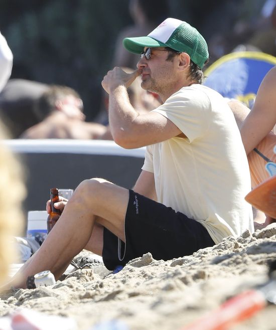 David Duchovny chilluje z piwem w ręce (FOTO) David Duchovny chilluje z piwem w ręce (FOTO)