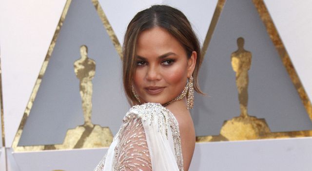 Chrissy Teigen przyznaje, że ma problem z alkoholem Chrissy Teigen przyznaje, że ma problem z alkoholem
