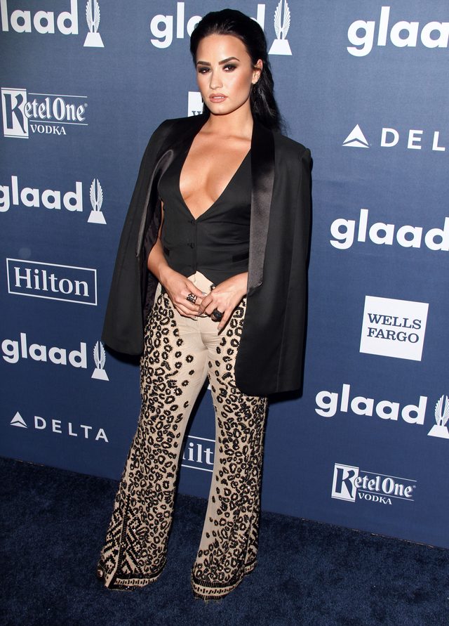 Demi Lovato i Lea Michelle zawalczyły o uwagę dekoltami Demi Lovato i Lea Michelle zawalczyły o uwagę dekoltami