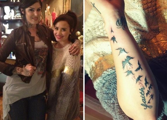 Czyj jest ten ptasi tatuaż? (FOTO)