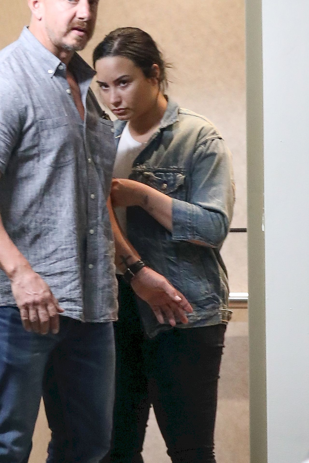 WŚCIEKŁA Demi Lovato wychodzi z siłowni (ZDJĘCIA) WŚCIEKŁA Demi Lovato wychodzi z siłowni (ZDJĘCIA)