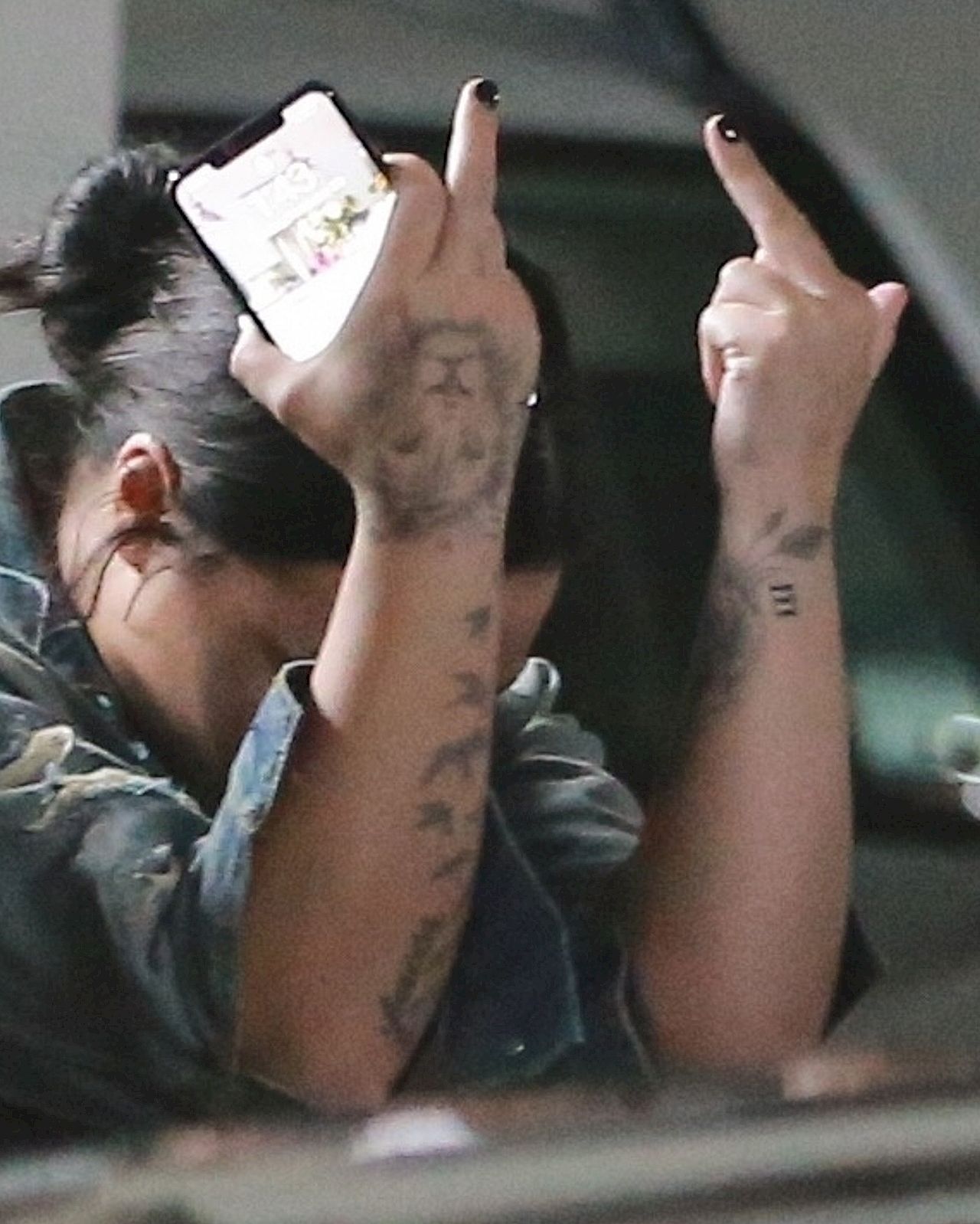 WŚCIEKŁA Demi Lovato wychodzi z siłowni (ZDJĘCIA) WŚCIEKŁA Demi Lovato wychodzi z siłowni (ZDJĘCIA)