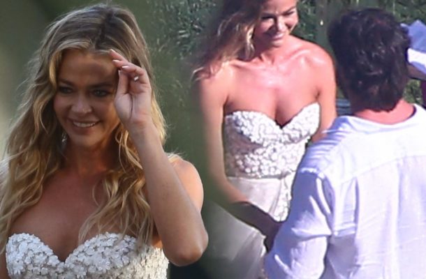 Denise Richards wzięła ŚLUB. Jej suknia powstała w… 24 godziny! (ZDJĘCIA)