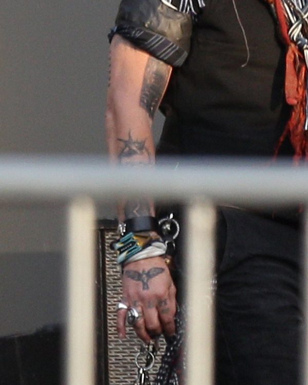 SZOKUJĄcE zdjęcie - Johnny Depp OBCIĄŁ sobie kawałek palca w ataku szału?