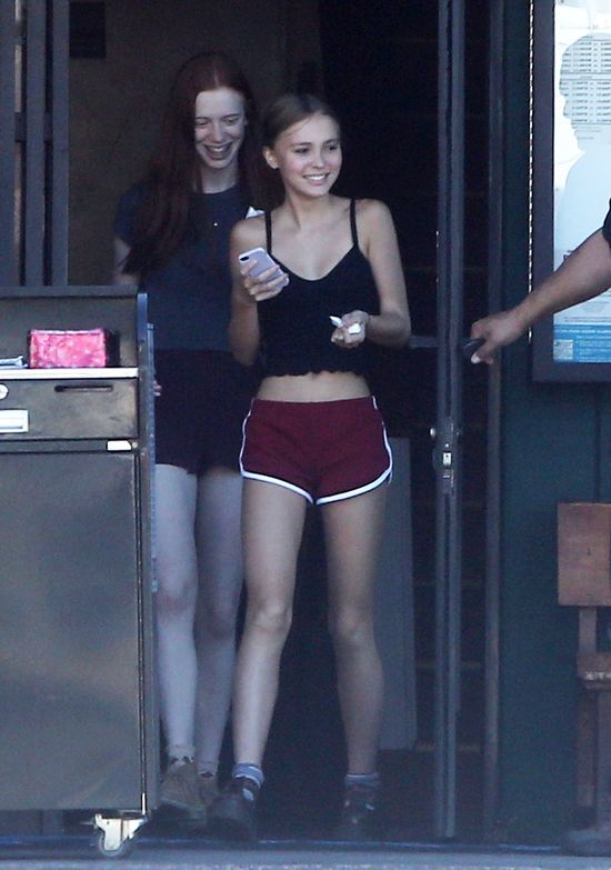 Lily Rose Depp ubiera się coraz odważniej (FOTO)