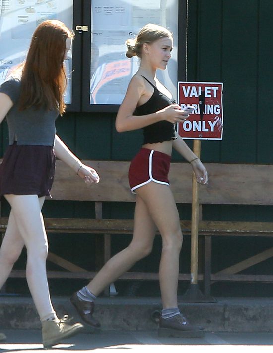 Lily Rose Depp ubiera się coraz odważniej (FOTO)