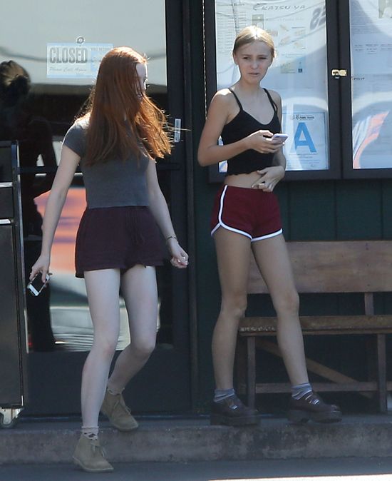 Lily Rose Depp ubiera się coraz odważniej (FOTO)
