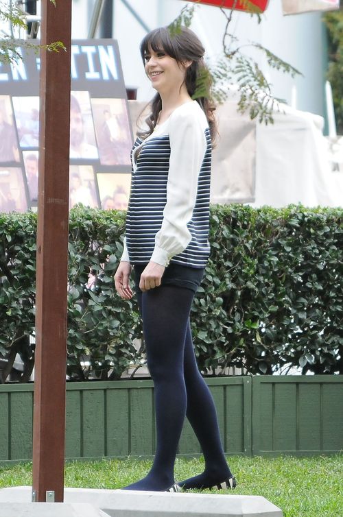 Zabawne minki Zoey Deschanel (FOTO)