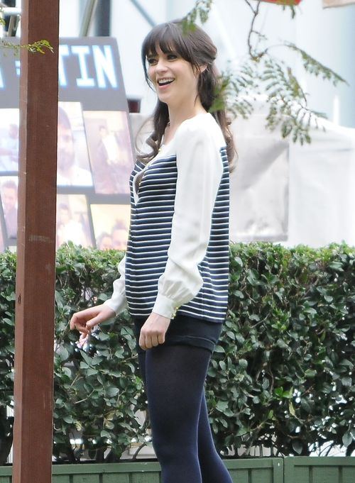 Zabawne minki Zoey Deschanel (FOTO)