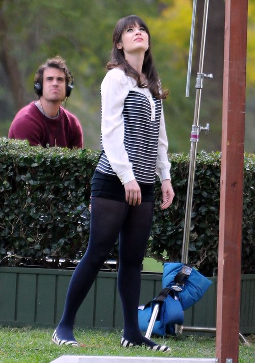 Zabawne minki Zoey Deschanel (FOTO)