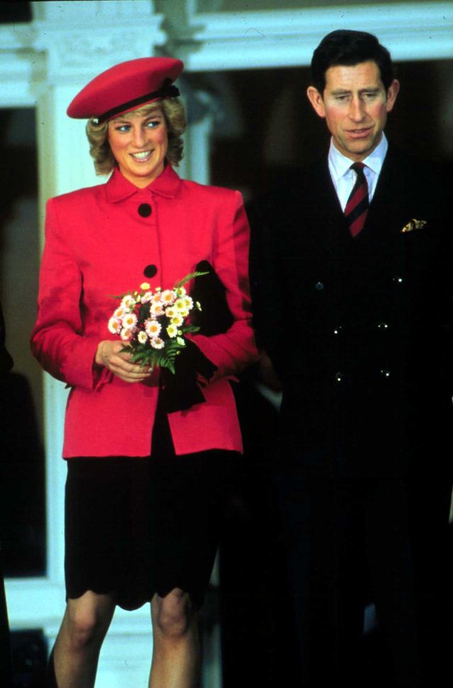 Na tych zdjęciach Diana i Karol wyglądają na równych wzrostem, tymczasem....