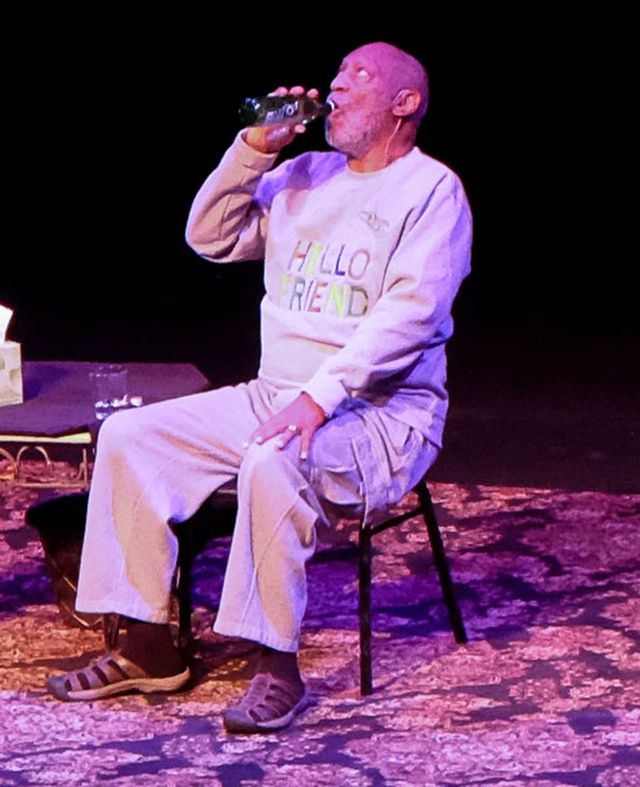 Dickinson: On jest świnią, potworem, zgwałcił mnie!