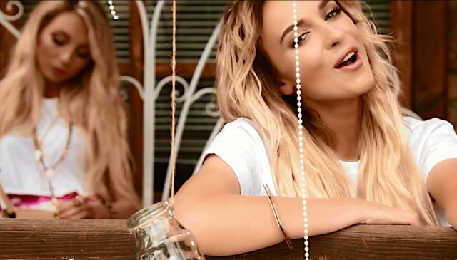 Dilajs - seksowne siostry śpiewają Bailando (VIDEO) Dilajs - seksowne siostry śpiewają Bailando (VIDEO)