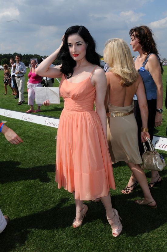 Ubrać się dwa razy w to samo, to dle niej żaden problem