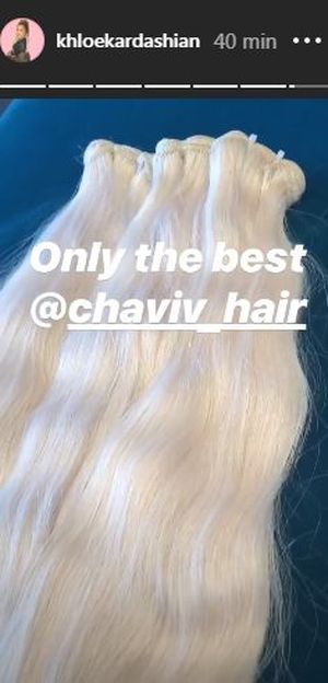 Khloe Kardashian ma nowe, platynowe doczepy. Wygląda jak anioł (ZDJĘCIA)