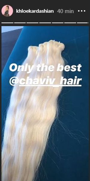 Khloe Kardashian ma nowe, platynowe doczepy. Wygląda jak anioł (ZDJĘCIA)