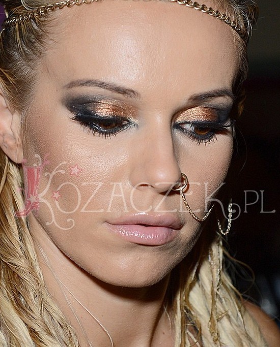 Doda zakryła się płachtą (FOTO)