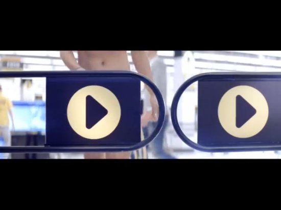 Naga Doda chodzi po sklepie [VIDEO]