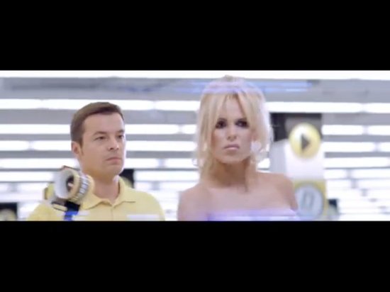 Naga Doda chodzi po sklepie [VIDEO]