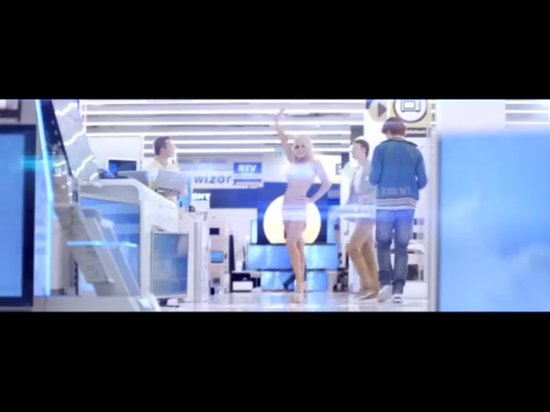 Naga Doda chodzi po sklepie [VIDEO]