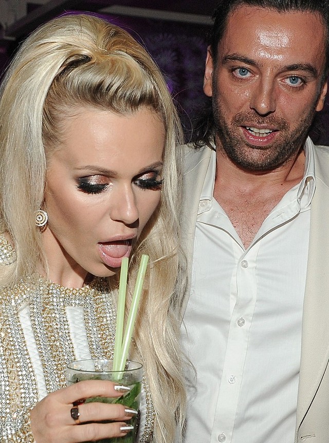 Doda skomentowała plotki o ślubie! (FB) Doda skomentowała plotki o ślubie! (FB)