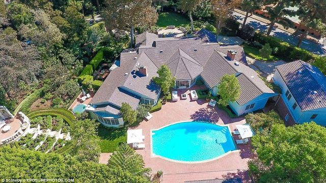 Do kogo należy ta obłędna łazienka? (FOTO)