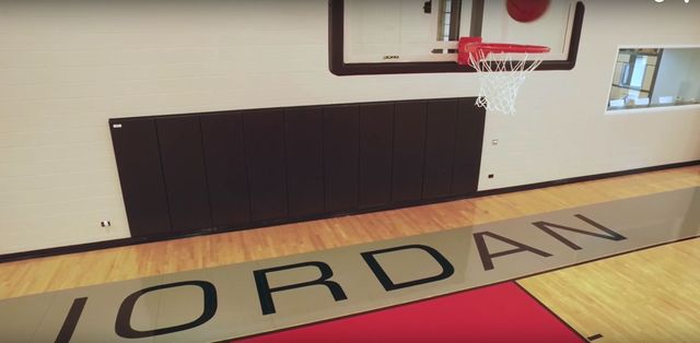 Dlaczego Michael Jordan nie może sprzedać tej willi? (VIDEO)