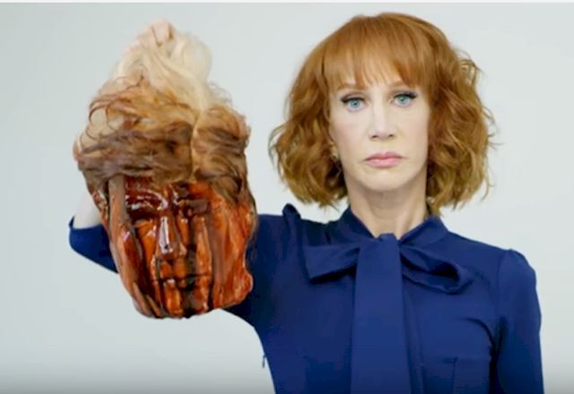 Kathy Griffin OBCIĘŁA głowę Donalda Trumpa?! To ma być sztuka?! Kathy Griffin OBCIĘŁA głowę Donalda Trumpa?! To ma być sztuka?!