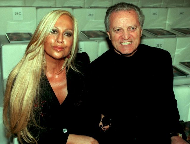 OMG! Penelope Cruz wygląda jak... Donatella Versace! (FOTO)