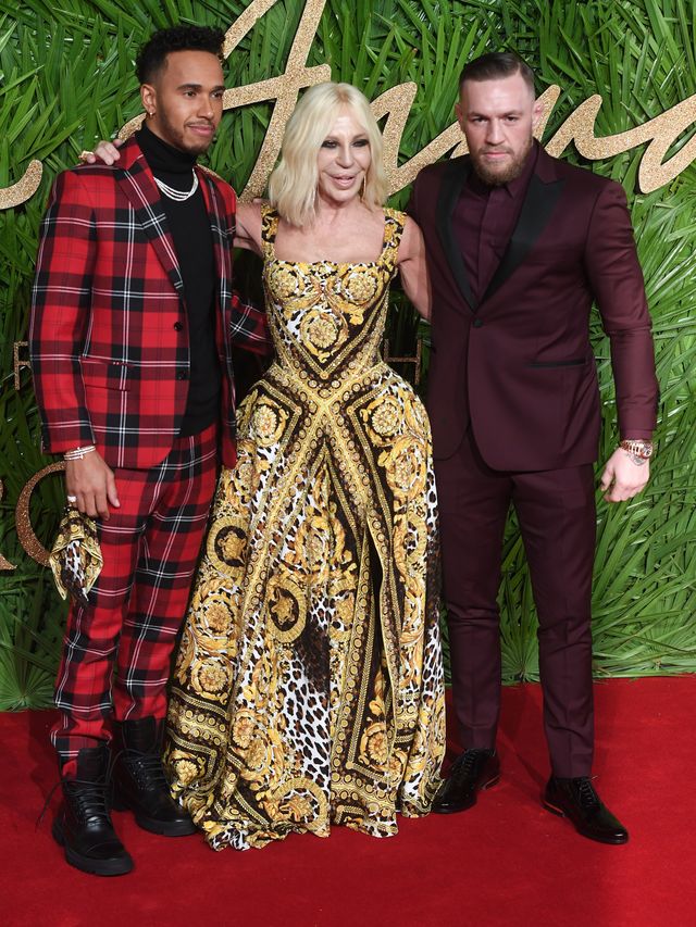 Obwisła skróa na ramionach wielkiej fanki operacji plastycznych (ZDJĘCIA) Obwisła skróa na ramionach wielkiej fanki operacji plastycznych (ZDJĘCIA)