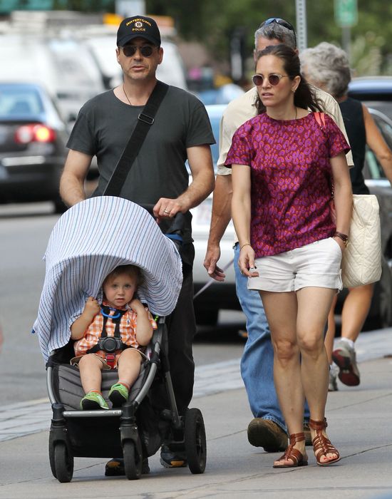 Czyim synem jest ten pocieszny maluch? (VIDEO)