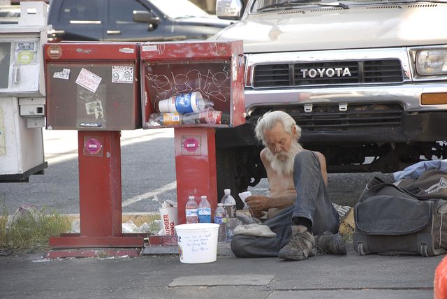 Ewe Mingę zaczepił włóczęga... jednak nie mógł spodziewać się po niej TEGO
