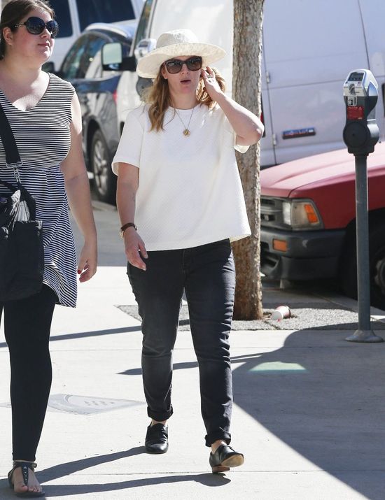 Drew Barrymore tyje w oczach (FOTO) Drew Barrymore tyje w oczach (FOTO)