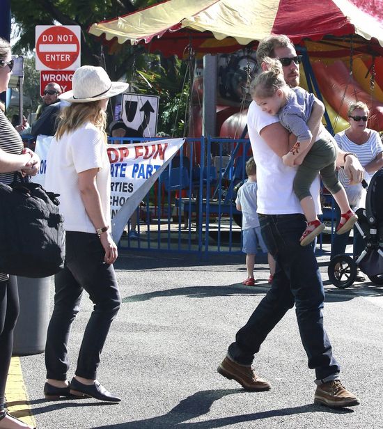 Drew Barrymore tyje w oczach (FOTO) Drew Barrymore tyje w oczach (FOTO)