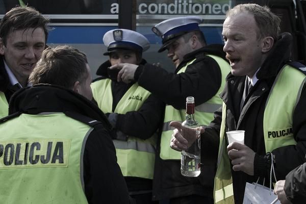 Policjanci mają zakaz chodzenia do kina na Drogówkę?