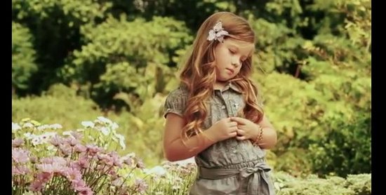 5-letnia Duda Bundchen ma swoją kolekcję ubranek [VIDEO]