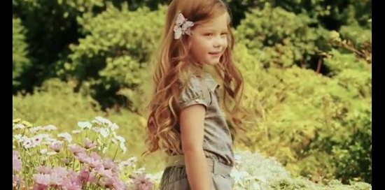 5-letnia Duda Bundchen ma swoją kolekcję ubranek [VIDEO]