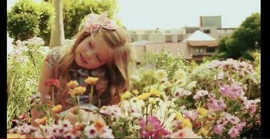 5-letnia Duda Bundchen ma swoją kolekcję ubranek [VIDEO]