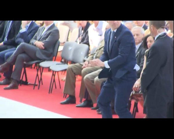 Prezydent Andrzej Duda podniósł z ziemi Hostię (FOTO)