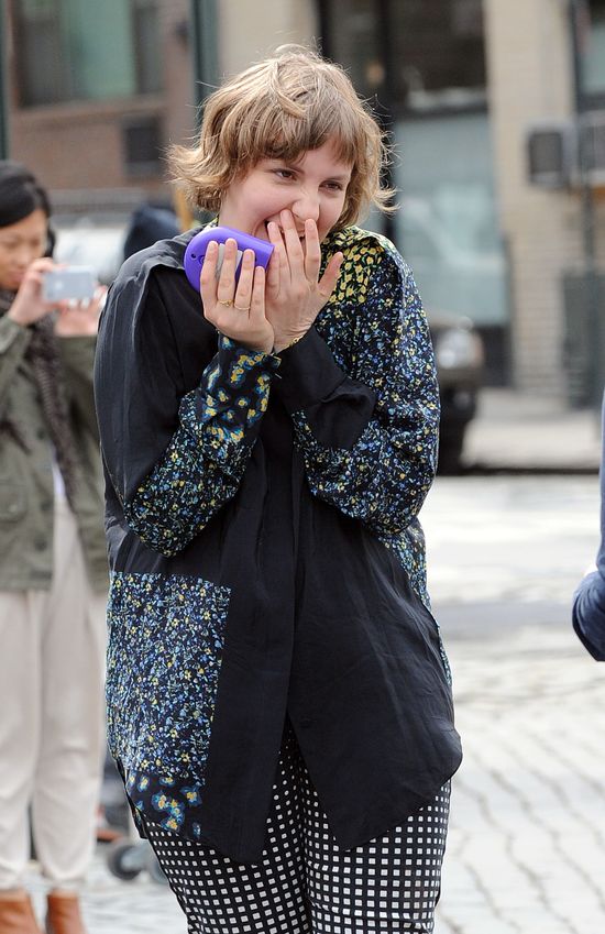 Lena Dunham doiła krowę na Manhattanie! (FOTO)