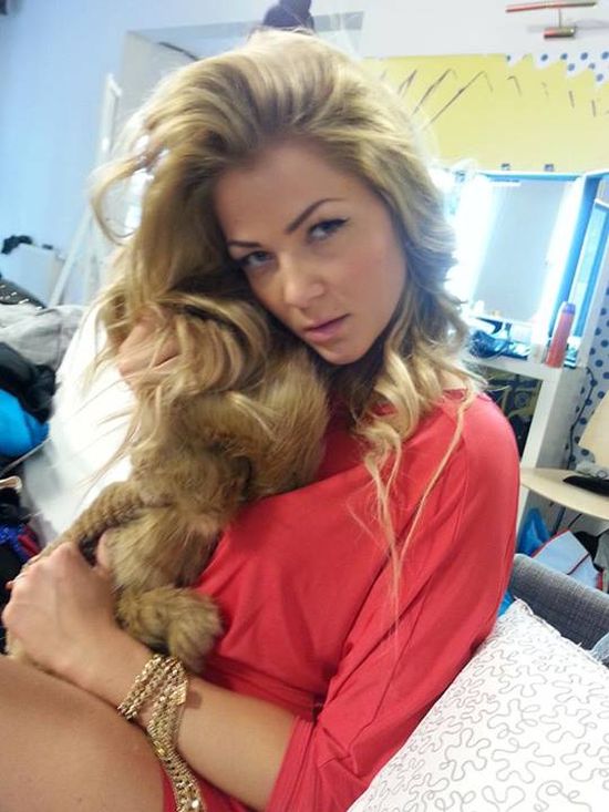 Ania z Ekipy z Warszawy powiększyła sobie usta! (FOTO) Ania z Ekipy z Warszawy powiększyła sobie usta! (FOTO)