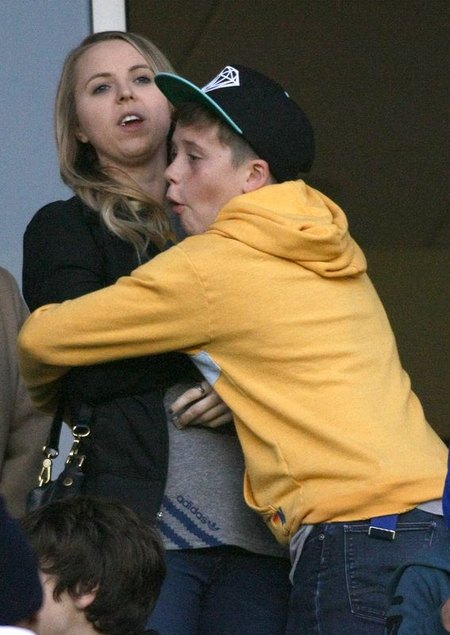  Synowie Beckhamów rozrabiają na meczu (FOTO)