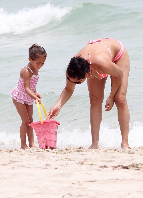 Jennifer Lopez - po basenie jest LANS (FOTO)