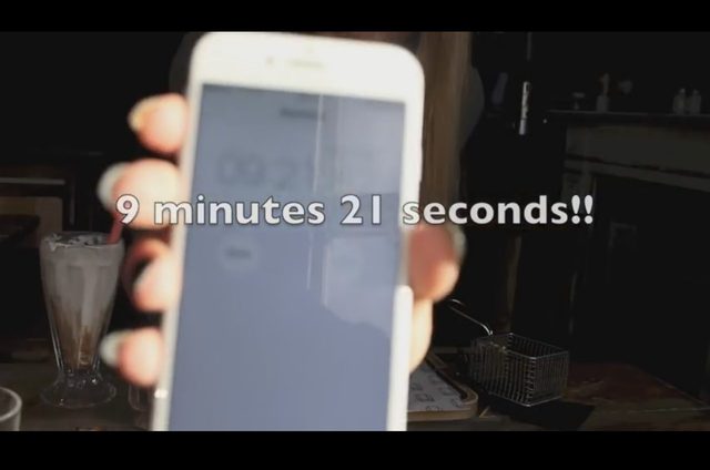 Robi karierę pożerając wielkie porcje jedzenia [VIDEO]