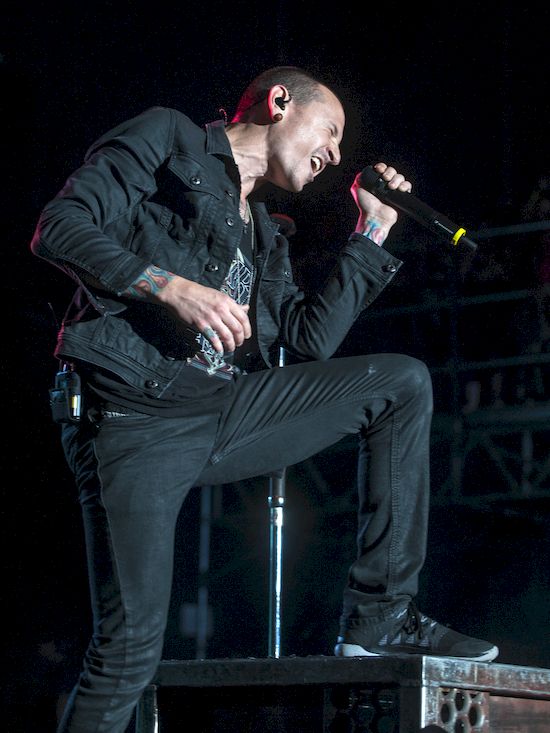Szczegóły śmierci Chestera Bennigtona z Linkin Park są PRZERAŻAJĄCE Szczegóły śmierci Chestera Bennigtona z Linkin Park są PRZERAŻAJĄCE