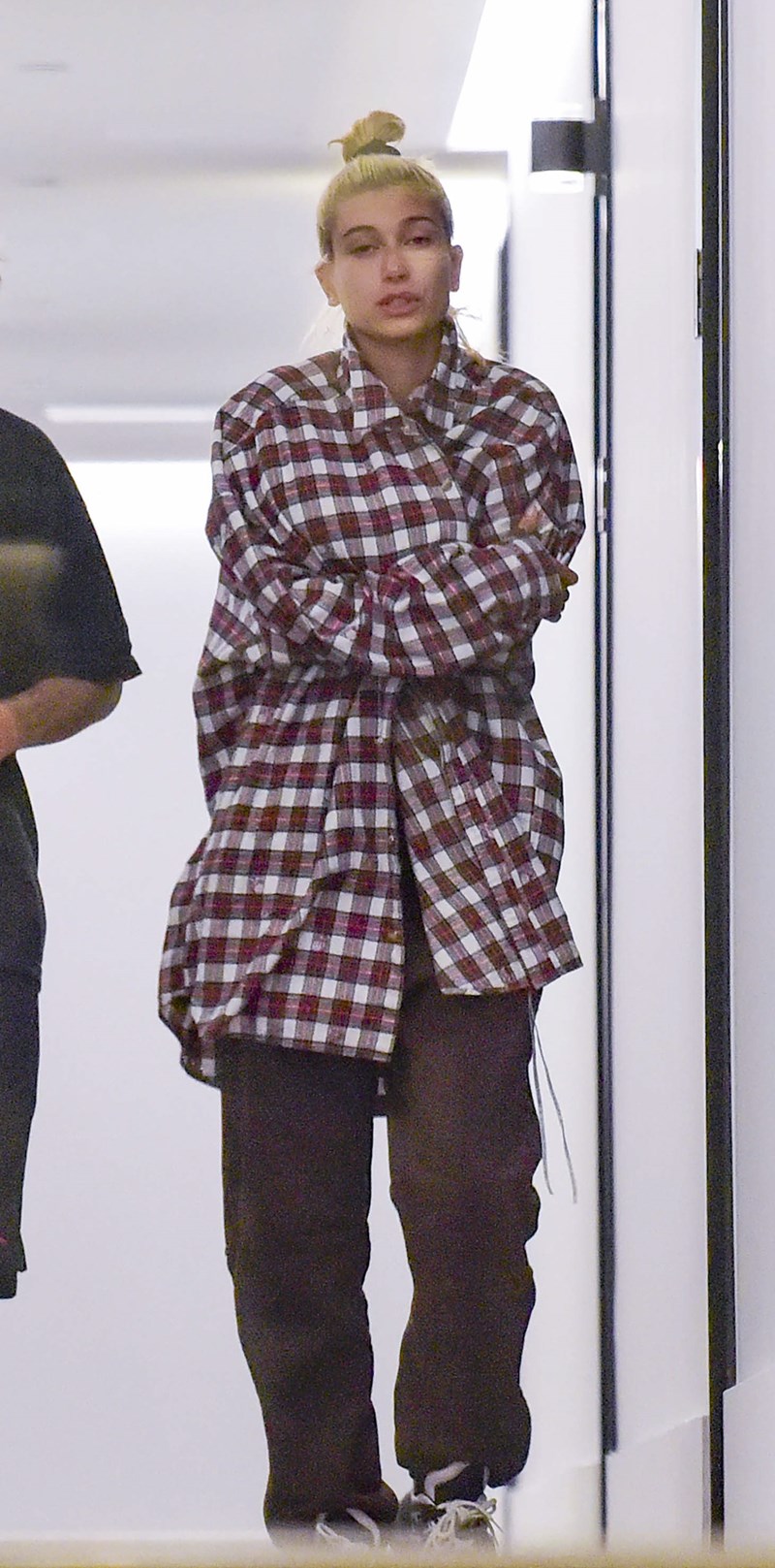 Coś złego dzieje się z Hailey Baldwin! Dlaczego tak wygląda?!