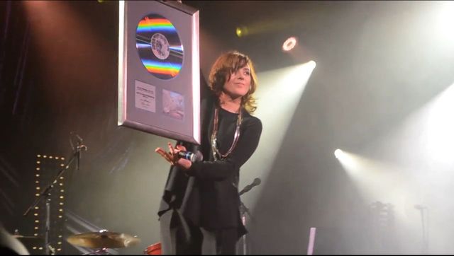 WPADKA przy wręczeniu platynowej płyty Bartosiewicz (VIDEO) WPADKA przy wręczeniu platynowej płyty Bartosiewicz (VIDEO)