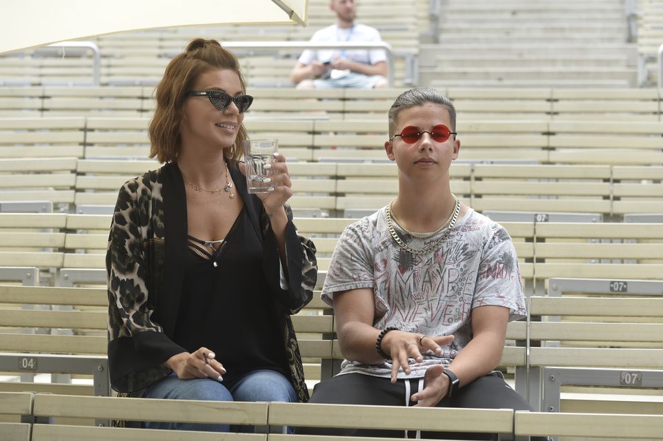 Allan Krupa przyszedł z mamą na próbę - coraz bardziej podobny do ojca? (ZDJĘCIA