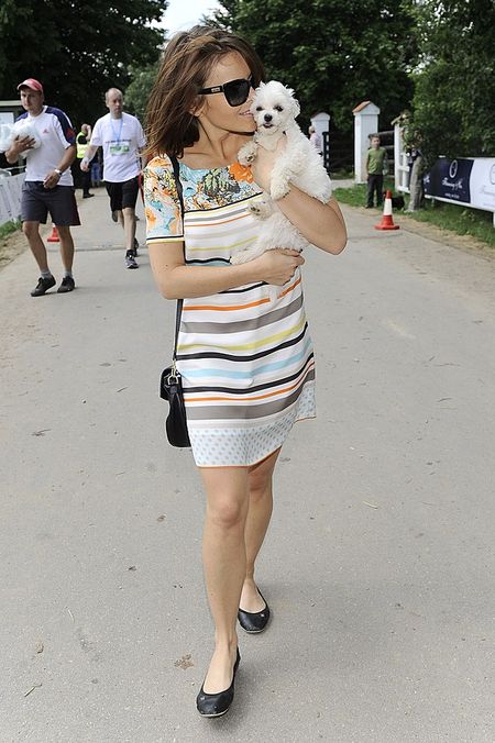 Edyta Herbuś lansuje się z pieskiem (FOTO)